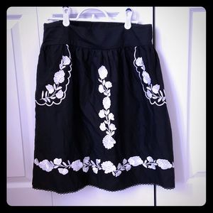 Like New! B&W Floral Skirt w Pockets - Sz S